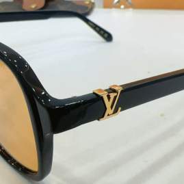 Picture of Louis Vuitton Sunglasses _SKUfw76771346fw